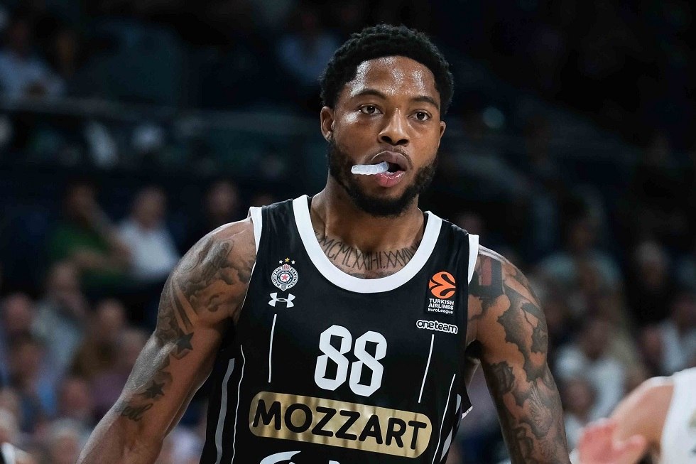 Euroleague: Φανταστικός ο Τζόουνς, αλλά η Παρτίζαν έχασε από την Βαλένθια (86-73)