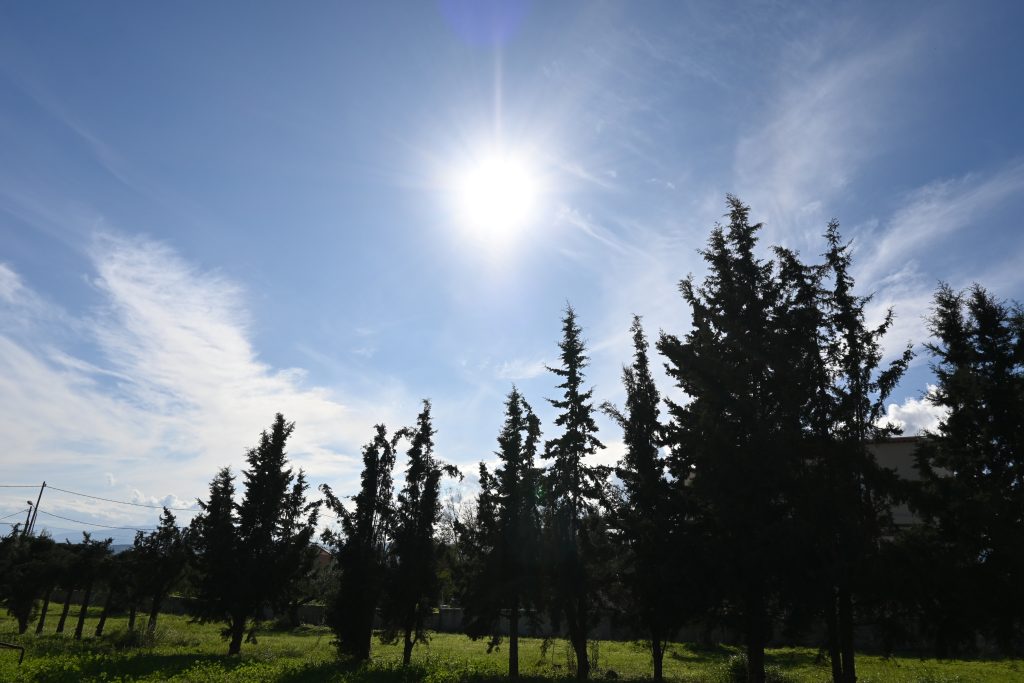 Εμμένει ο αντικυκλώνας – Η πρόγνωση Τσατραφύλλια για τον καιρό τα Χριστούγεννα