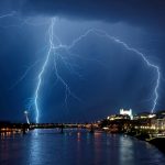 Φθινοπωρινή «εισβολή» από τα Βαλκάνια – Καταιγίδες, χαλάζι και πτώση θερμοκρασίας