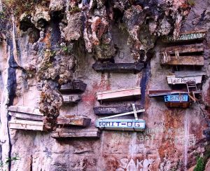 Τα κρεμαστά φέρετρα της Ασίας: Όταν η γενετική λύνει ένα μυστήριο χιλιετιών