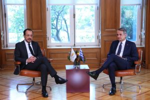 Ανάλυση: Πώς η Κύπρος απαγκιστρώνεται από το «άρμα» της Ελλάδας