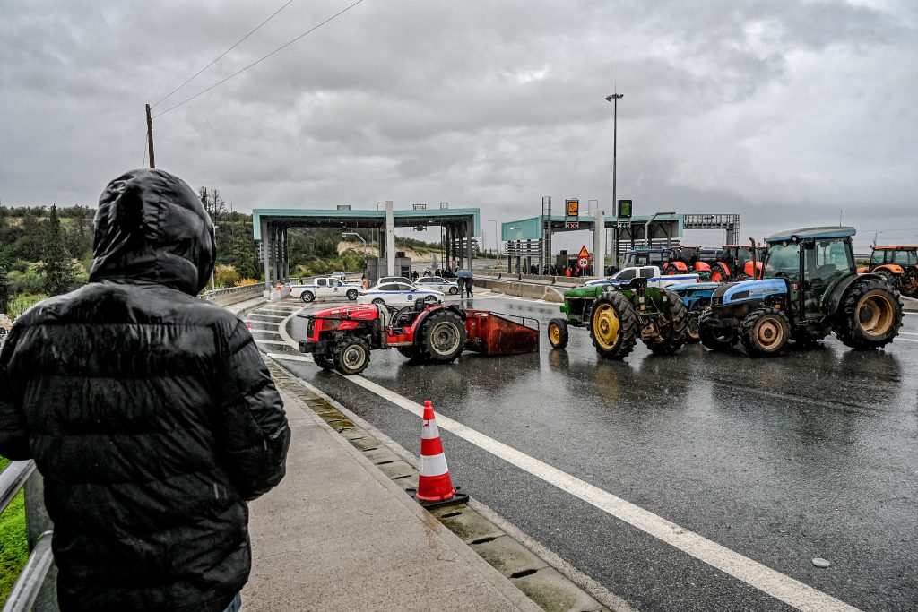 Τρελοί, εκβιαστές ή απελπισμένοι;