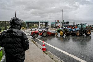 Τρελοί, εκβιαστές ή απελπισμένοι;