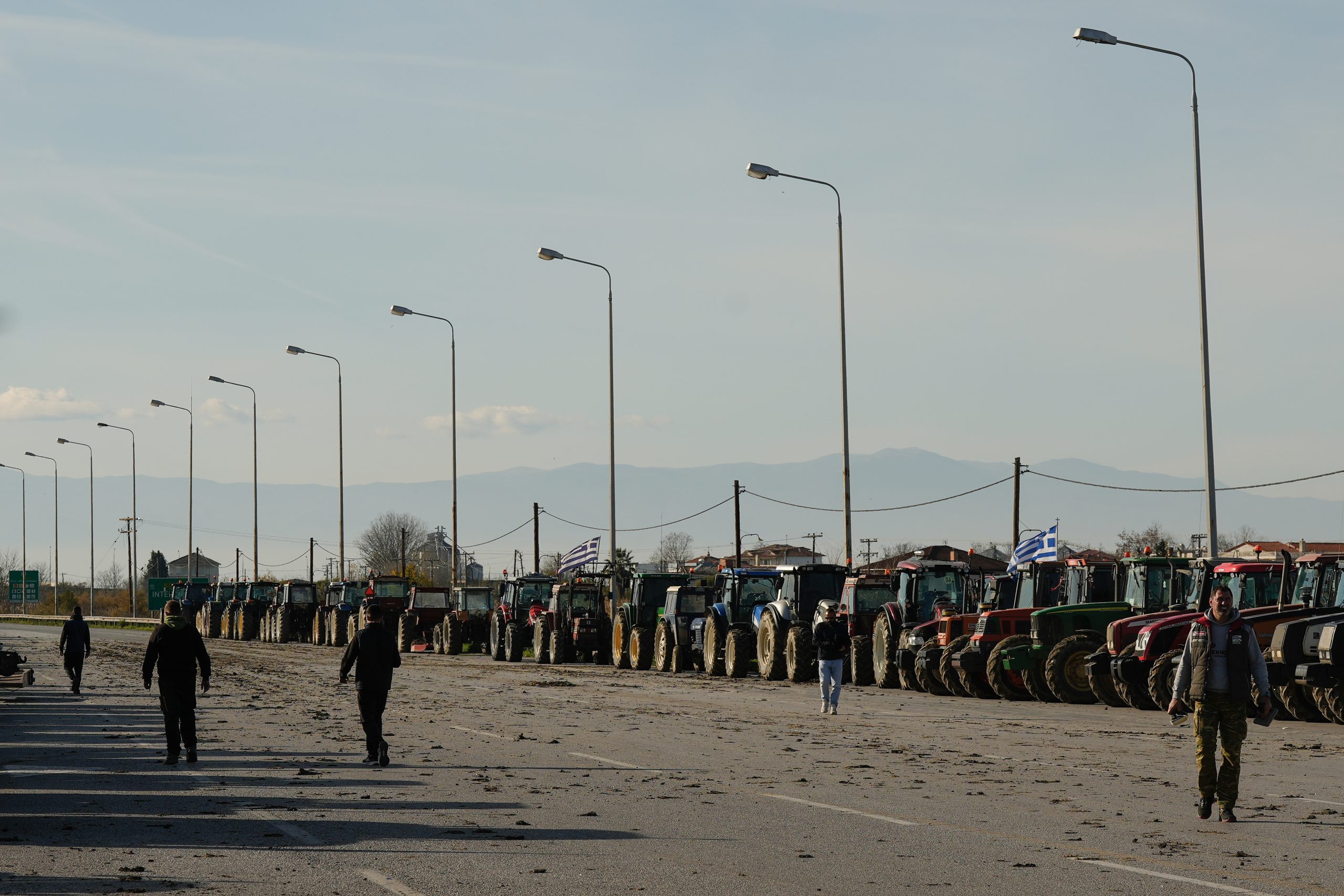 Κλιμακώνονται οι κινητοποιήσεις των αγροτών: Κλείνουν το τελωνείο Προμαχώνα - Εξετάζουν να σκληρύνουν την στάση τους