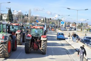 Κλιμακώνονται οι αγροτικές κινητοποιήσεις: Μπλόκα και αποκλεισμοί τελωνείων σε ολόκληρη την χώρα