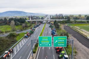 Για γερά νευρά η έξοδος για τους εκδρομείς των Χριστουγέννων – Πού εντοπίζονται προβλήματα