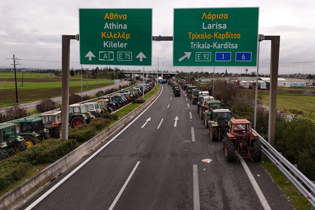 «Στο ίδιο έργο θεατές»: Απογοητευμένοι οι αγρότες μετά την ανακοίνωση των μέτρων από την κυβέρνηση