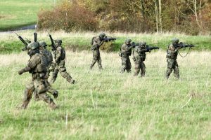 Αυστηρή προειδοποίηση των ΗΠΑ προς την ΕΕ: «Πρέπει να αναλάβεται την ευθύνη για την άμυνα του NATO»