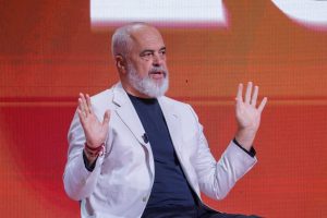 Σχέδιο «Αλβανία» για τους μετανάστες : Ένα δισεκατομμύριο ευρώ, λίγες επιστροφές και δικαστικά εμπόδια