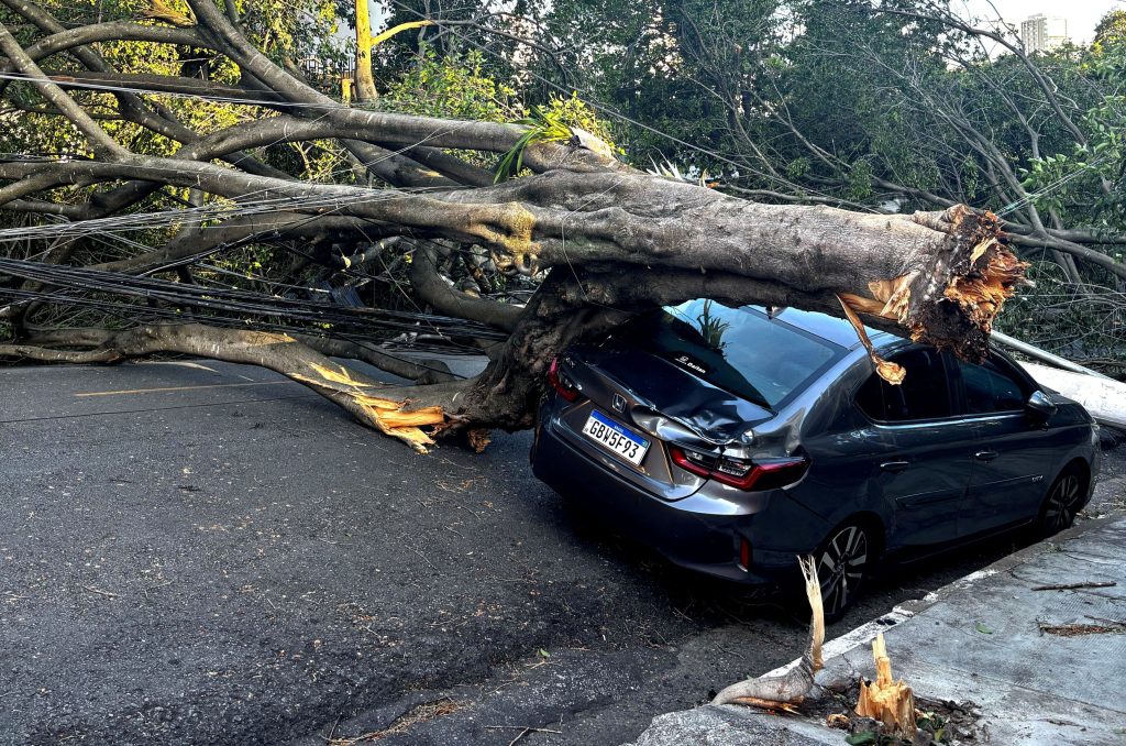 Βραζιλία: Ισχυρός κυκλώνας πλήττει το Σάο Πάολo – 1,5 εκατ. νοικοκυριά χωρίς ρεύμα, προβλήματα και στις πτήσεις (βίντεο)