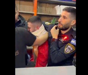 Ισραήλ: Συνέλαβαν Παλαιστίνιο που είχε ντυθεί Άγιος Βασίλης – Εφοδος της αστυνομίας σε πάρτι