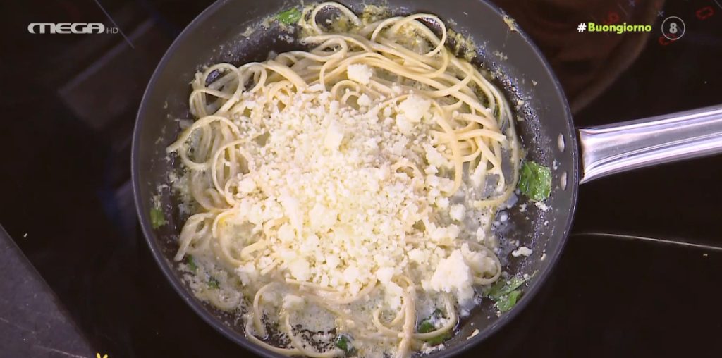 Συνταγή για λιγκουίνι με σάλτσα λεμονιού και πεκορίνο από τον Δημήτρη Σκαρμούτσο