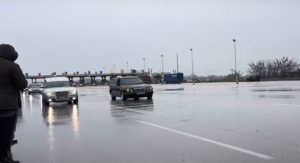 Κομβόι από νεκροφόρες στο μπλόκο των Μαλγάρων – Mήνυμα ότι ο πρωτογενής τομέας πεθαίνει (video)