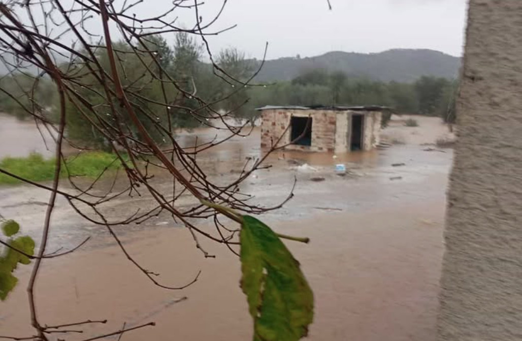 Η κακοκαιρία Byron «σαρώνει» τη Λακωνία: Πλημμύρες σε σπίτια και δρόμους - Σε συναγερμό το Γύθειο