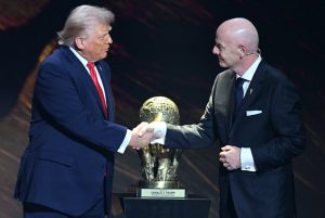 Ο Τραμπ πρώτος νικητής του βραβείου ειρήνης της FIFA: «Θέλω να σώσω ζωές, όχι να πάρω βραβεία»