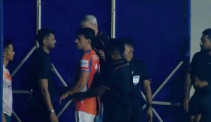 Απίθανο σκηνικό στην Ινδία: Παίκτης αποβλήθηκε λόγω… εσώρουχου (vid)