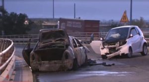 Τροχαίο στο Φάληρο: Αυτοκίνητο κάηκε μετά από σύγκρουση