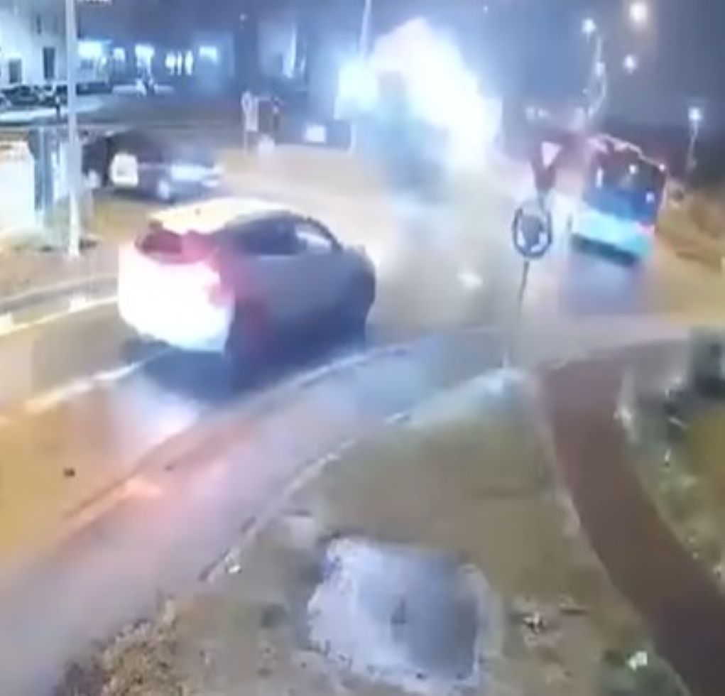 Σοκαριστικό τροχαίο: Οδηγός πολυτελούς αυτοκινήτου έχασε τον έλεγχο και… απογειώθηκε (video)