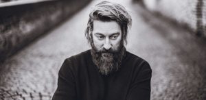 Joep Beving: Ο πιανίστας–φαινόμενο του μινιμαλισμού για πρώτη φορά στην Ελλάδα
