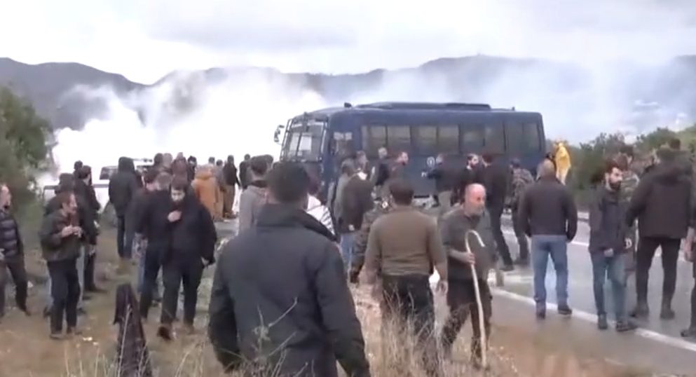 &Chi;&alpha;&nu;&iota;ά: &Epsilon;&kappa;&tau;&epsilon;&tau;&alpha;&mu;έ&nu;&alpha; &epsilon;&pi;&epsilon;&iota;&sigma;ό&delta;&iota;&alpha; &alpha;&gamma;&rho;&omicron;&tau;ώ&nu; &kappa;&alpha;&iota; &alpha;&sigma;&tau;&upsilon;&nu;&omicron;&mu;&iota;&kappa;ώ&nu; - &Eta; &sigma;&tau;&iota;&gamma;&mu;ή &pi;&omicron;&upsilon; &epsilon;&mu;&beta;&omicron;&lambda;ί&zeta;&omicron;&upsilon;&nu; &pi;&epsilon;&rho;&iota;&pi;&omicron;&lambda;&iota;&kappa;ό &tau;&eta;&sigmaf; &Epsilon;&Lambda;.&Alpha;&Sigma;.