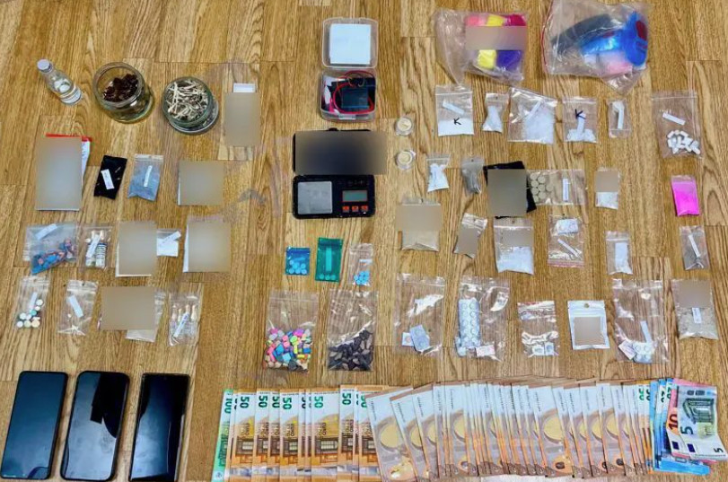 Συνελήφθη 49χρονος DJ στο κέντρο της Αθήνας με μεγάλο «οπλοστάσιο» ναρκωτικών – Τι βρήκε η Αστυνομία