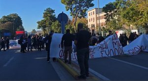 Φοιτητές στο πλευρό των αγροτών: Μπλόκο στην Ιερά Οδό ως ένδειξη αλληλεγγύης