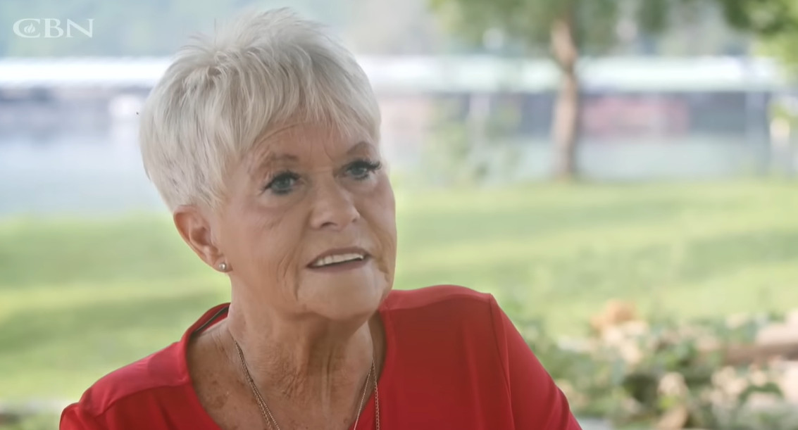 &laquo;Ή&mu;&omicron;&upsilon;&nu; &nu;&epsilon;&kappa;&rho;ή &gamma;&iota;&alpha; 11 &lambda;&epsilon;&pi;&tau;ά: &Epsilon;ί&delta;&alpha; &tau;&omicron;&nu; &pi;&alpha;&rho;ά&delta;&epsilon;&iota;&sigma;&omicron; &kappa;&alpha;&iota; &tau;&eta;&nu; &kappa;ό&lambda;&alpha;&sigma;&eta;&raquo;: &Sigma;&upsilon;&gamma;&kappa;&lambda;&omicron;&nu;ί&zeta;&epsilon;&iota; &eta; &epsilon;&pi;&iota;&theta;&alpha;&nu;ά&tau;&iota;&alpha; &epsilon;&mu;&pi;&epsilon;&iota;&rho;ί&alpha; &tau;&eta;&sigmaf; &Sigma;&alpha;&rho;&lambda;ό&tau; &Chi;&omicron;&lambda;&mu;&sigmaf;