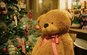 Χριστούγεννα χωρίς χαμόγελα: Η αθέατη μελαγχολία των γιορτών