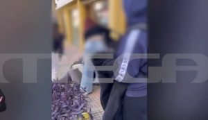 Λαμία: Άγριος καυγάς ανηλίκων στο κέντρο της πόλης – Στο νοσοκομείο μητέρα που πήγε να τις χωρίσει