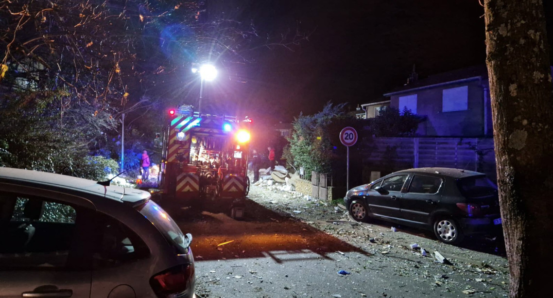 &Tau;&rho;&alpha;&gamma;&omega;&delta;ί&alpha; &sigma;&tau;&eta; &Lambda;&iota;ό&nu;: &Delta;ύ&omicron; &pi;&alpha;&iota;&delta;&iota;ά &nu;&epsilon;&kappa;&rho;ά &epsilon;&xi;&alpha;&iota;&tau;ί&alpha;&sigmaf; έ&kappa;&rho;&eta;&xi;&eta;&sigmaf; &sigma;&epsilon; &pi;&omicron;&lambda;&upsilon;&kappa;&alpha;&tau;&omicron;&iota;&kappa;ί&alpha;