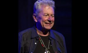 Πέθανε ο θρυλικός τραγουδοποιός της κάντρι-ροκ, Τζο Ίλι