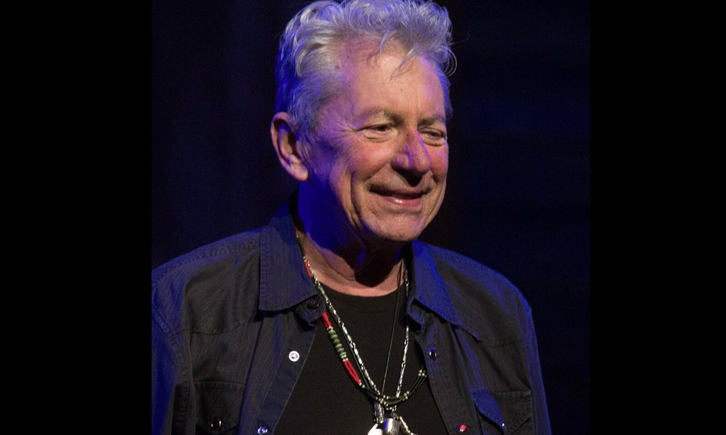 Πέθανε ο θρυλικός τραγουδοποιός της κάντρι-ροκ, Τζο Ίλι