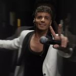 Ποιος είναι ο 22χρονος τραγουδιστής που μήνυσε τον Γιώργο Μαζωνάκη