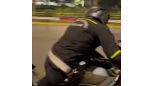 Καλλιθέα: Οδηγός δικύκλου «έσπασε» τα όρια στη Συγγρού, κινούνταν με 161 χλμ/ώρα – Δείτε το βίντεο