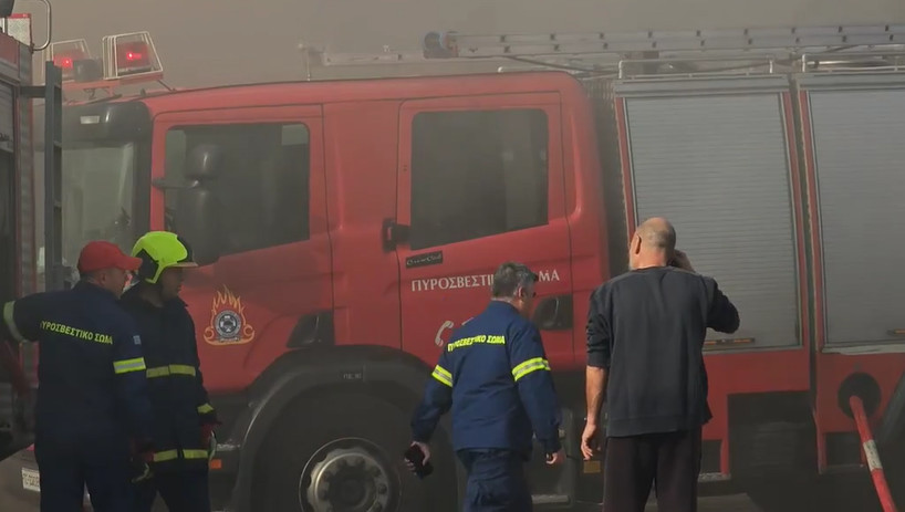 Φωτιά σε αποθήκη εργοστασίου στου Ρέντη – Ισχυρές δυνάμεις της Πυροσβεστικής στο σημείο