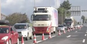 Ουρές δέκα χιλιομέτρων στο Σχηματάρι – Ακινητοποιημένα αυτοκίνητα μέχρι τη Ριτσώνα