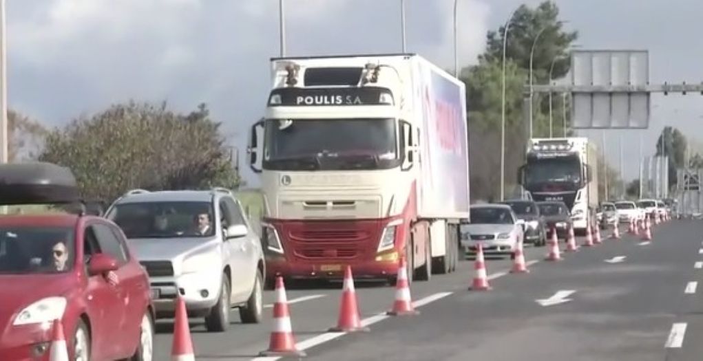 Ουρές δέκα χιλιομέτρων στο Σχηματάρι – Ακινητοποιημένα αυτοκίνητα μέχρι τη Ριτσώνα