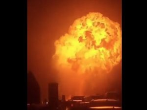 Ιταλία: Έκρηξη σε φορτηγό με αέριο μετά από σύγκρουση – Bίντεο με τo πύρινο μανιτάρι