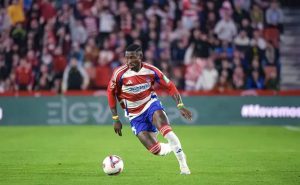 Άρης: Πιέζει για Χόνγκλα και εξτρέμ  