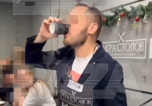 Μόσχα: Σε κρίσιμη κατάσταση 38χρονος που ήπιε κοκτέιλ με υγρό άζωτο σε χριστουγεννιάτικη γιορτή (βίντεο)