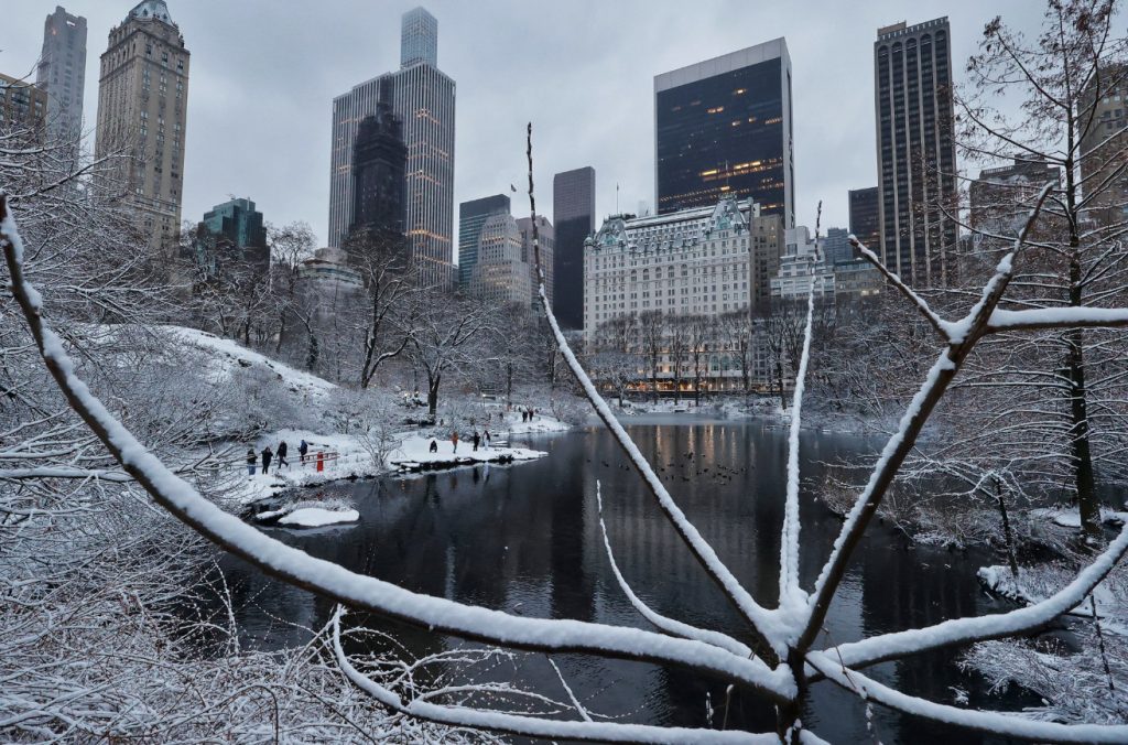 Νέα Υόρκη – Νιου Τζέρσεϊ: Σε κατάσταση έκτακτης ανάγκης λόγω σφοδρών χιονοπτώσεων, χάος στα αεροδρόμια