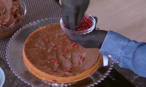 Γλυκιά πρόταση για τις γιορτές: Σοκολατένιο επιδόρπιο με μοντέρνες πινελιές