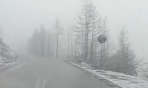 Έπεσαν τα πρώτα χιόνια στην Καστανιά Στυμφαλίας – Χωρίς προβλήματα διεξάγεται η κυκλοφορία