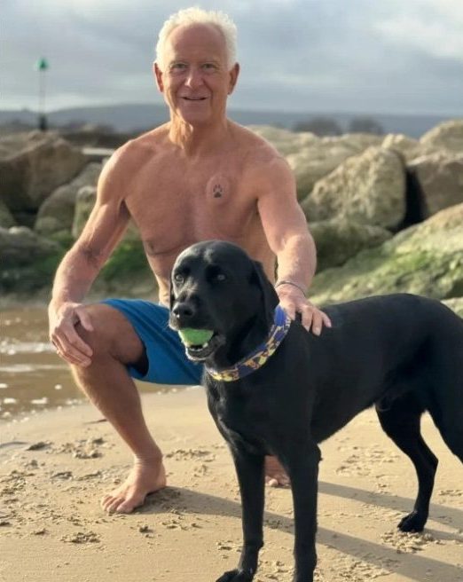 Βρετανία: Σκύλος-ήρωας έσωσε τον ιδιοκτήτη του όταν έπαθε καρδιακό επεισόδιο σε άδεια παραλία – Πώς μπόρεσε να φωνάξει βοήθεια Βρετανία: Σκύλος-ήρωας έσωσε τον ιδιοκτήτη του όταν έπαθε καρδιακό επεισόδιο σε άδεια παραλία – Πώς μπόρεσε να φωνάξει βοήθεια