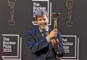 Ντέιβιντ Σολόι: «Δεν προτιμώ τα βιβλία που κολακεύουν τους αναγνώστες»