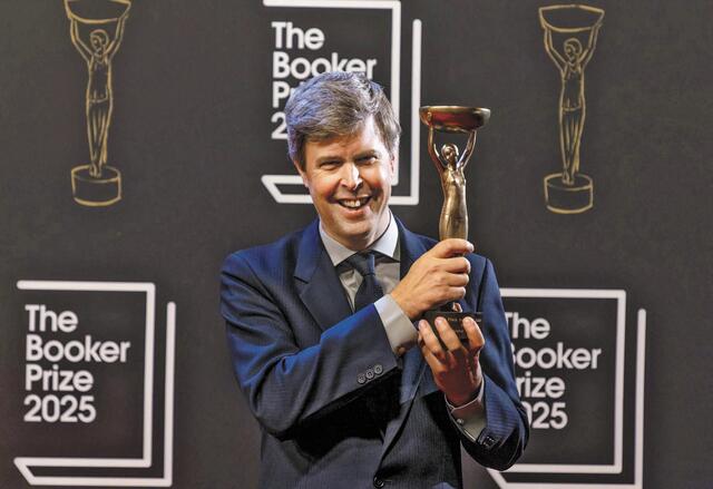 Ντέιβιντ Σολόι: «Δεν προτιμώ τα βιβλία που κολακεύουν τους αναγνώστες»