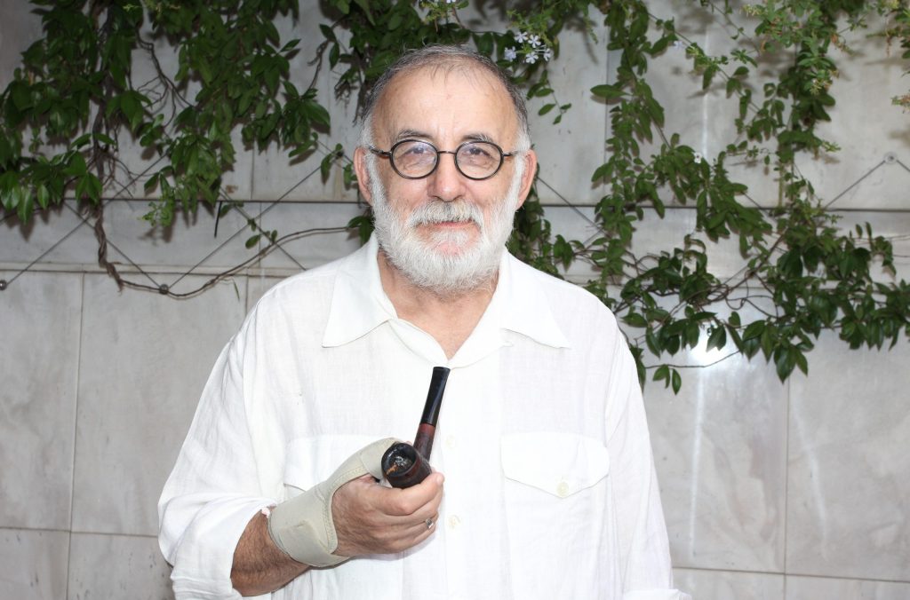 Ο ταξιδευτής Θάνος Μικρούτσικος