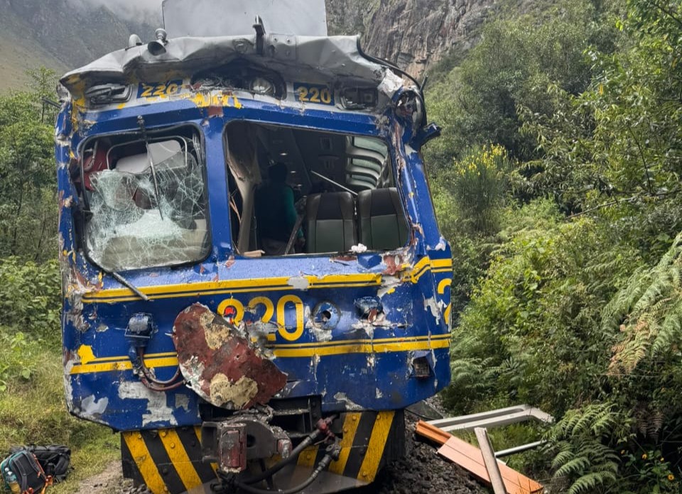 Σύγκρουση τρένων στο Μάτσου Πίτσου: Νεκρός ο μηχανοδηγός – Τουλάχιστον 40 τραυματίες (video)