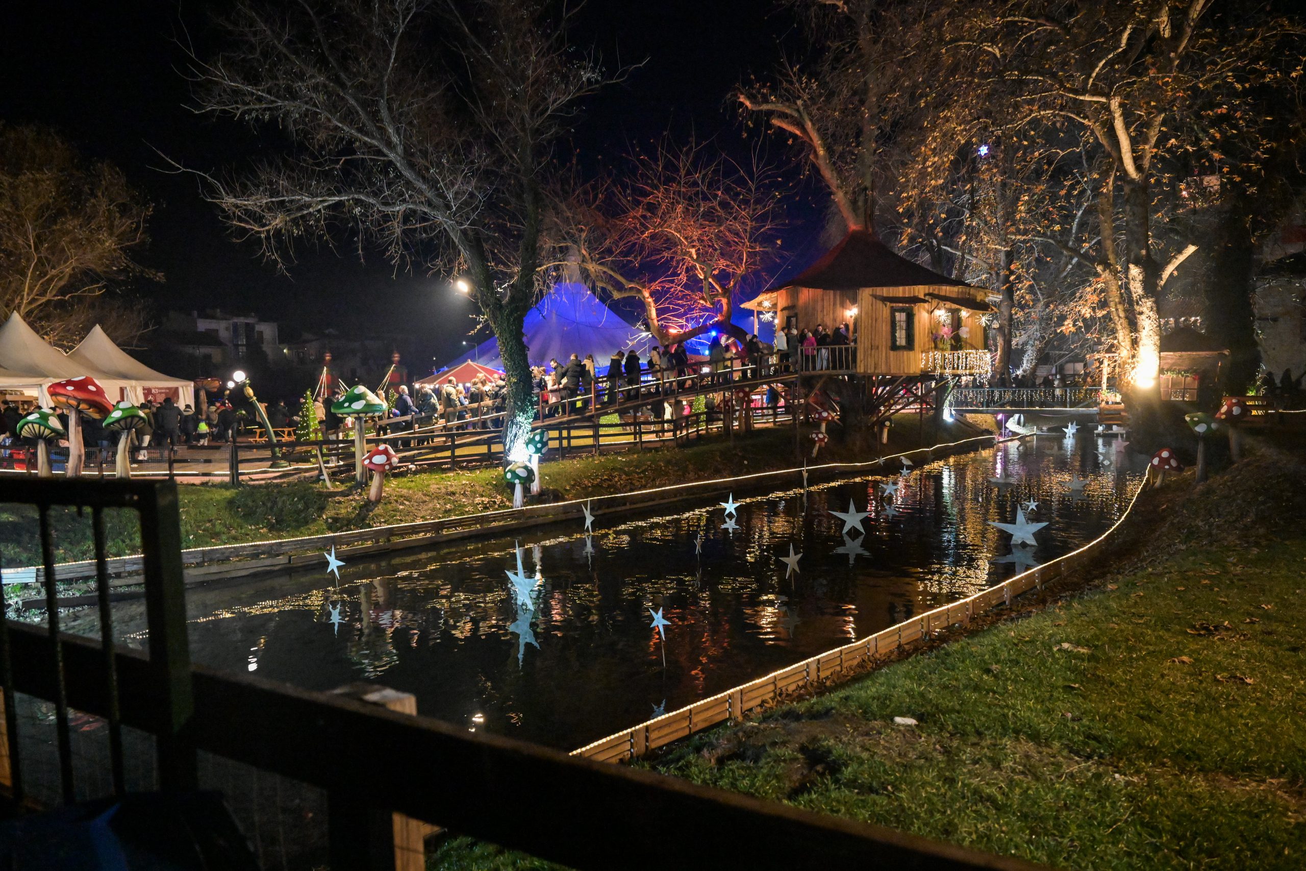 &Omicron;&iota; 5 + 1 &pi;&rho;&omicron;&sigma;&iota;&tau;&omicron;ί &pi;&rho;&omicron;&omicron;&rho;&iota;&sigma;&mu;&omicron;ί &sigma;&tau;&eta;&nu; &Epsilon;&lambda;&lambda;ά&delta;&alpha; &gamma;&iota;&alpha; &chi;&rho;&iota;&sigma;&tau;&omicron;&upsilon;&gamma;&epsilon;&nu;&nu;&iota;ά&tau;&iota;&kappa;&epsilon;&sigmaf; &alpha;&pi;&omicron;&delta;&rho;ά&sigma;&epsilon;&iota;&sigmaf; &tau;&eta;&sigmaf; &tau;&epsilon;&lambda;&epsilon;&upsilon;&tau;&alpha;ί&alpha;&sigmaf; &sigma;&tau;&iota;&gamma;&mu;ή&sigmaf;