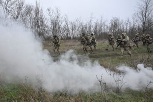 «Σειρήνες» πολέμου στην Ευρώπη: Πώς αντιδρούν οι Έλληνες πολίτες στο ενδεχόμενο μιας σύρραξης